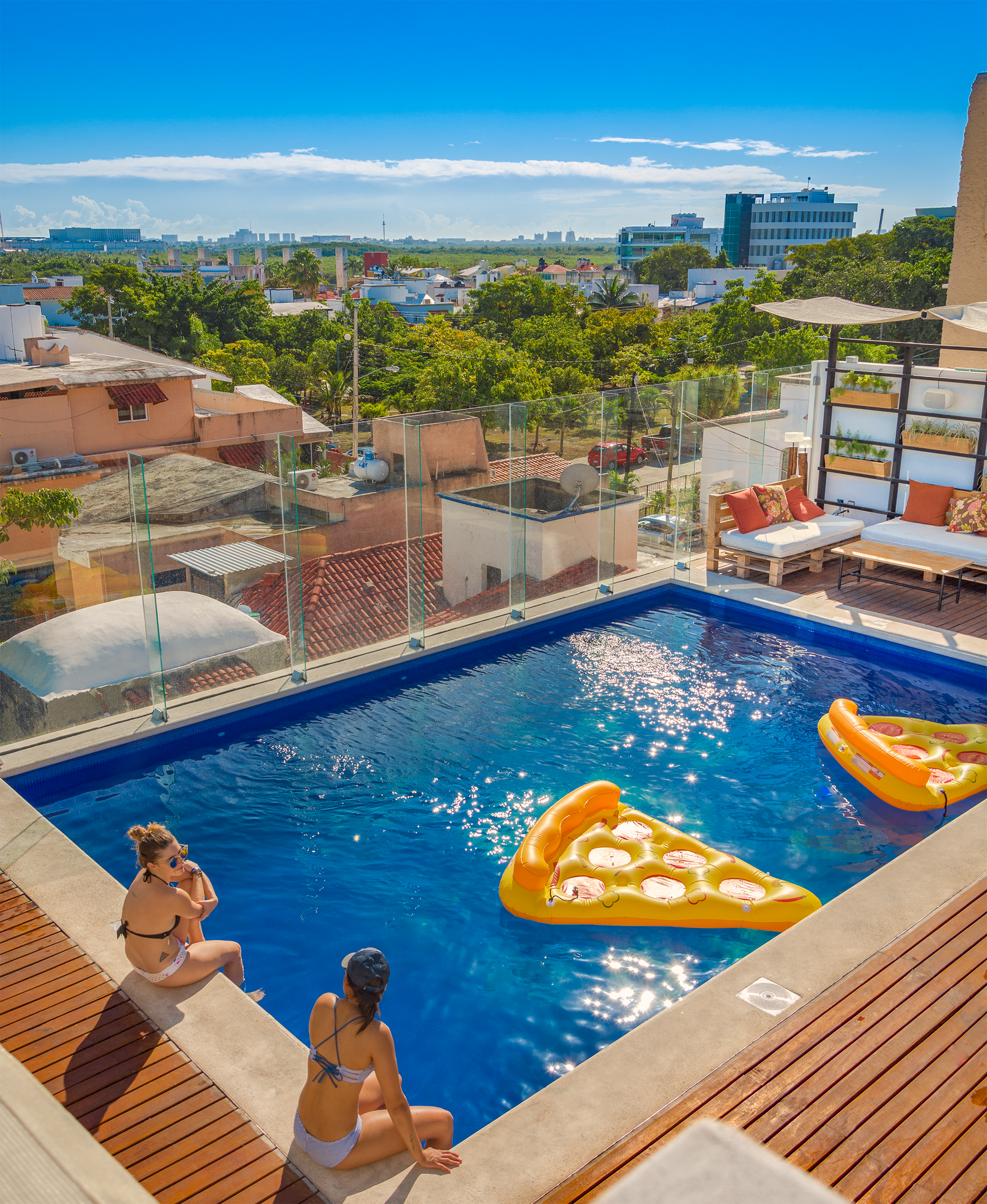 Nomads Hotel Hostel & Rooftop Pool