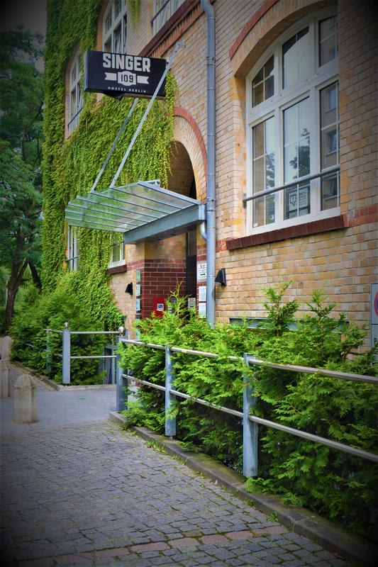 Singer109 - Backpacker Apartment Hostel
