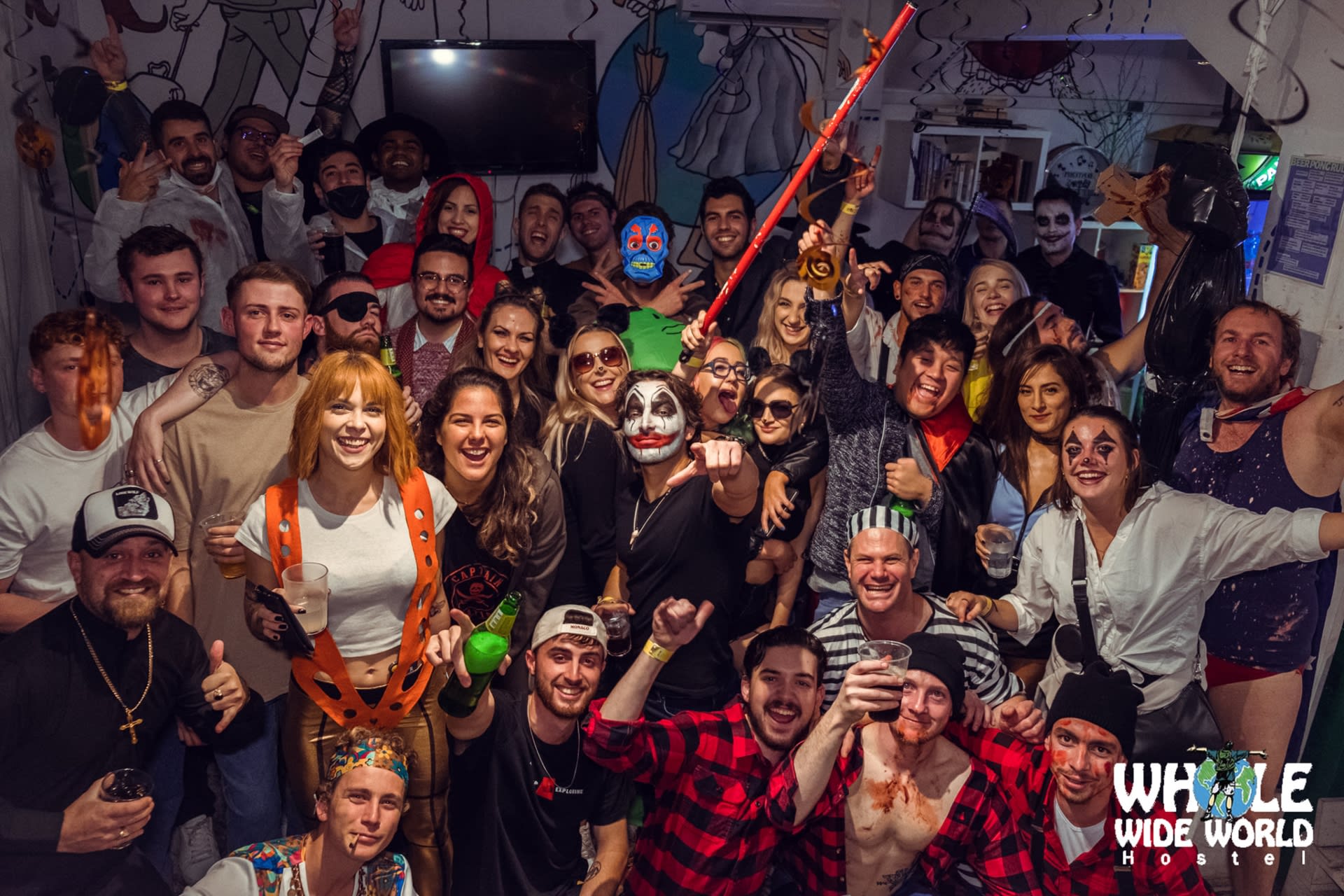 Whole Wide World Hostel & Bar