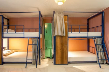 2019-07-26_Selina_Cartagena_6_Bed_Community_Room_Meero_002