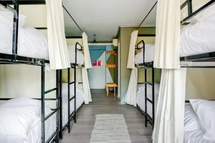 2019-08-20-_Selina_Cordoba_8_Bed_Community_Room_Meero_002__2__12