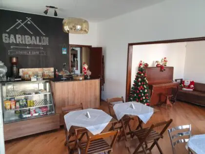Garibaldi Hostel e Café 11