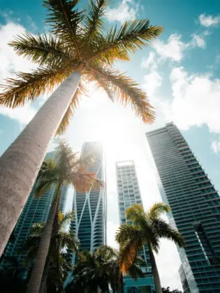 Miami, United States - adam-thomas-bC6M3pYG71g-unsplash