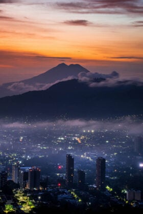 San Salvador, El Salvador - ricky-mejia-MQaKo_mRZiw-unsplash
