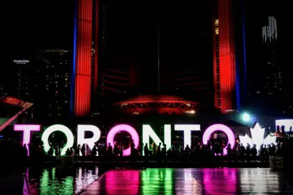 Toronto, Canada - maarten-van-den-heuvel-R0a9So1Sl9U-unsplash