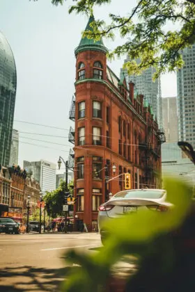 Toronto, Canada - zach-heiberg-avGmfuMM_gs-unsplash