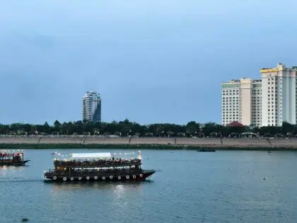 cambodia-phnom-penh-visoth-pech-C-9WZ76T7yQ-unsplash