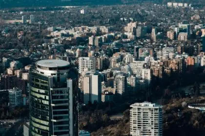 chile-santiago-caio-silva-6D4Lcr6Iq5s-unsplash