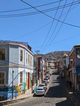 chile-valparaiso-aniket-das-2zcvRCxJSKc-unsplash