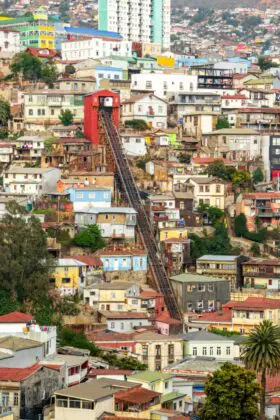 chile-valparaiso-david-vives-tm7yOln4RYs-unsplash