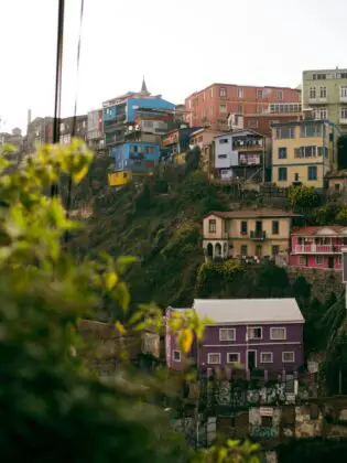 chile-valparaiso-felix-warmuth-NfyM1QuY_NU-unsplash
