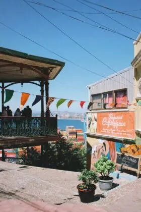chile-valparaiso-zsofia-vera-Er9AAXDmFfc-unsplash