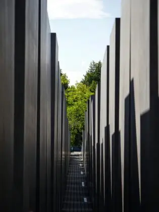 germany-berlin-j-v-LdVE8gpMhgQ-unsplash