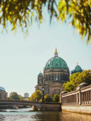 germany-berlin-julia-solonina-teGUtvdTiQ8-unsplash