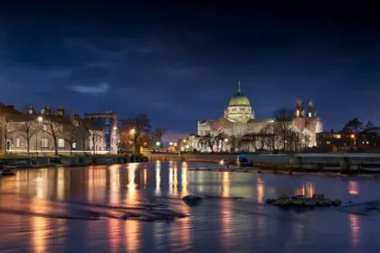 ireland-galway-daniel-zbroja-HfbEQJ32T48-unsplash
