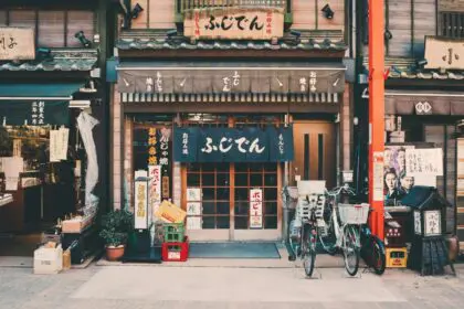 japan-tokyo-clay-banks-hwLAI5lRhdM-unsplash