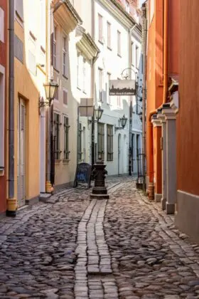 latvia-riga-nikola-tasic-Qnq56HA20mM-unsplash