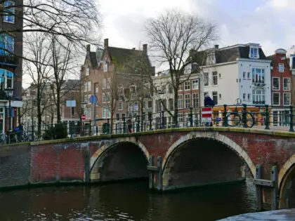 netherlands-amsterdam-fons-heijnsbroek-b3l4P6PyCQg-unsplash
