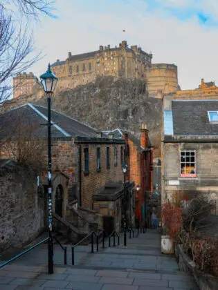 scotland-edinburgh-sid-saxena-b7fggdeOvgs-unsplash