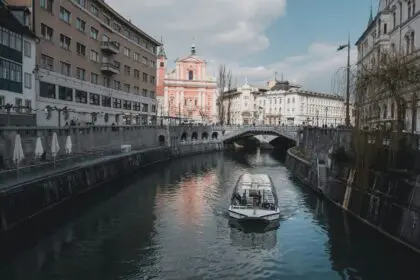 slovenia-Ljubljana-febiyan-cGjX6ZqCe18-unsplash